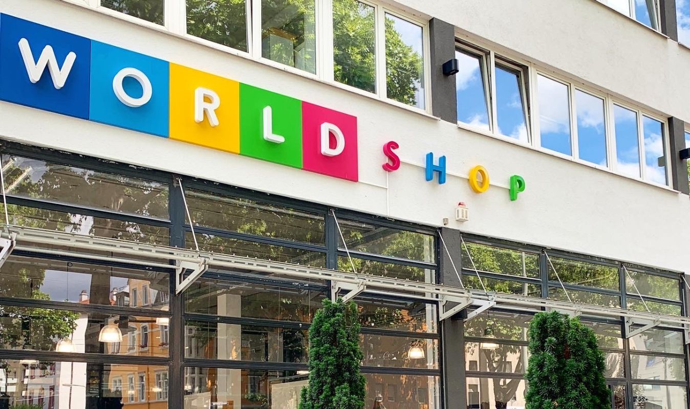 Außenfassade des World Shop der GFFB